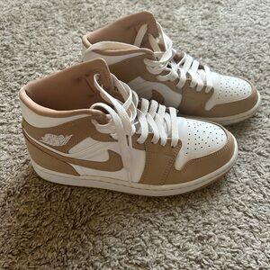 Nike Air Jordan 1 in White and Tan
